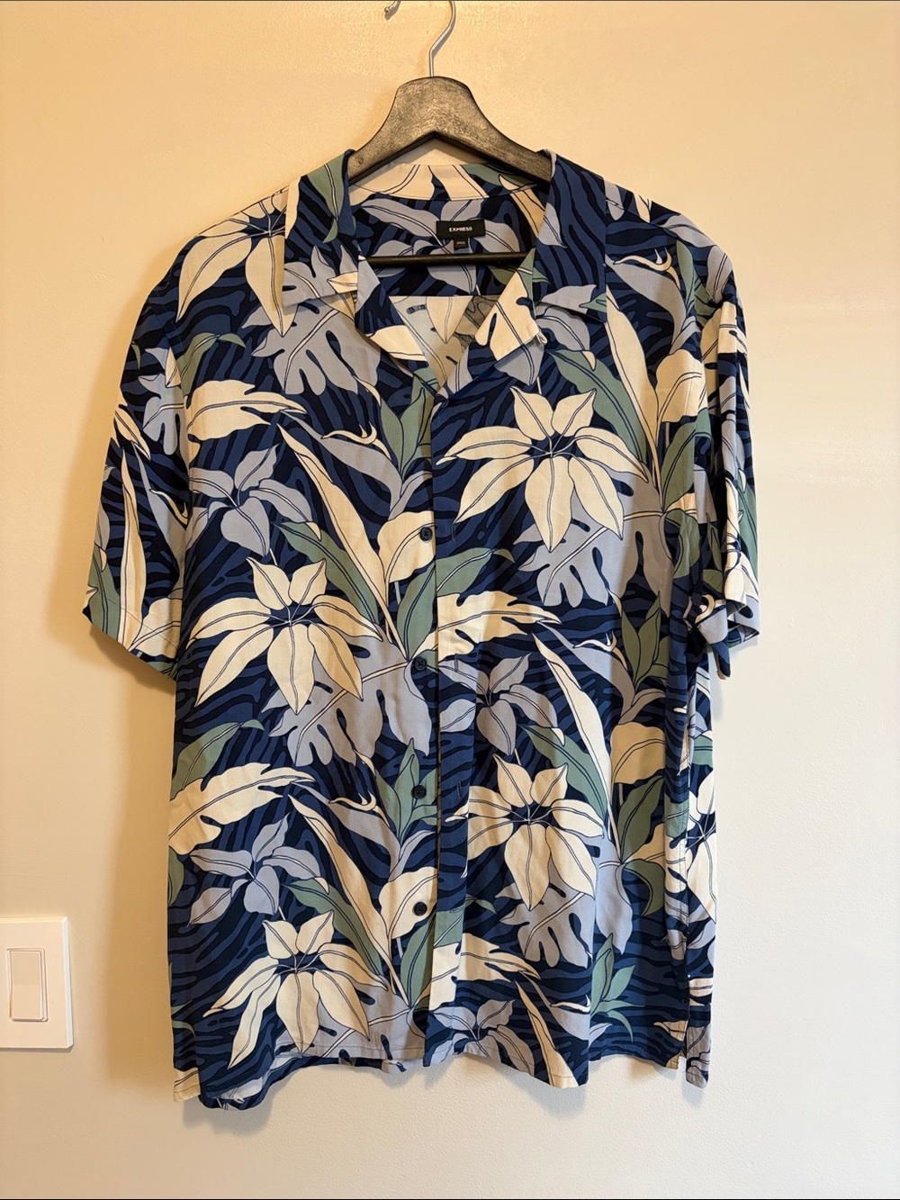 Express Navy Resort Floral Short-Sleeve Button-Down Shirt